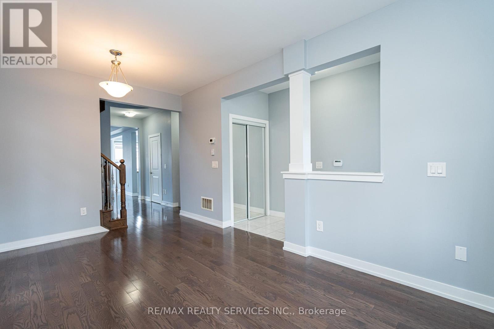 Photo 10 of 11 Villadowns Trail, Brampton ON