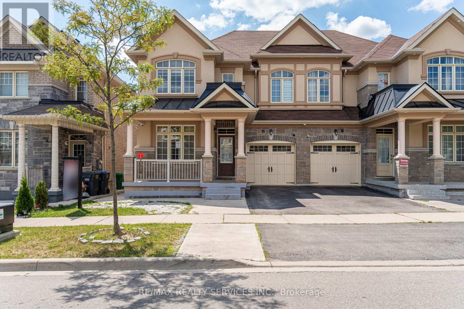 Photo 2 of 11 Villadowns Trail, Brampton ON