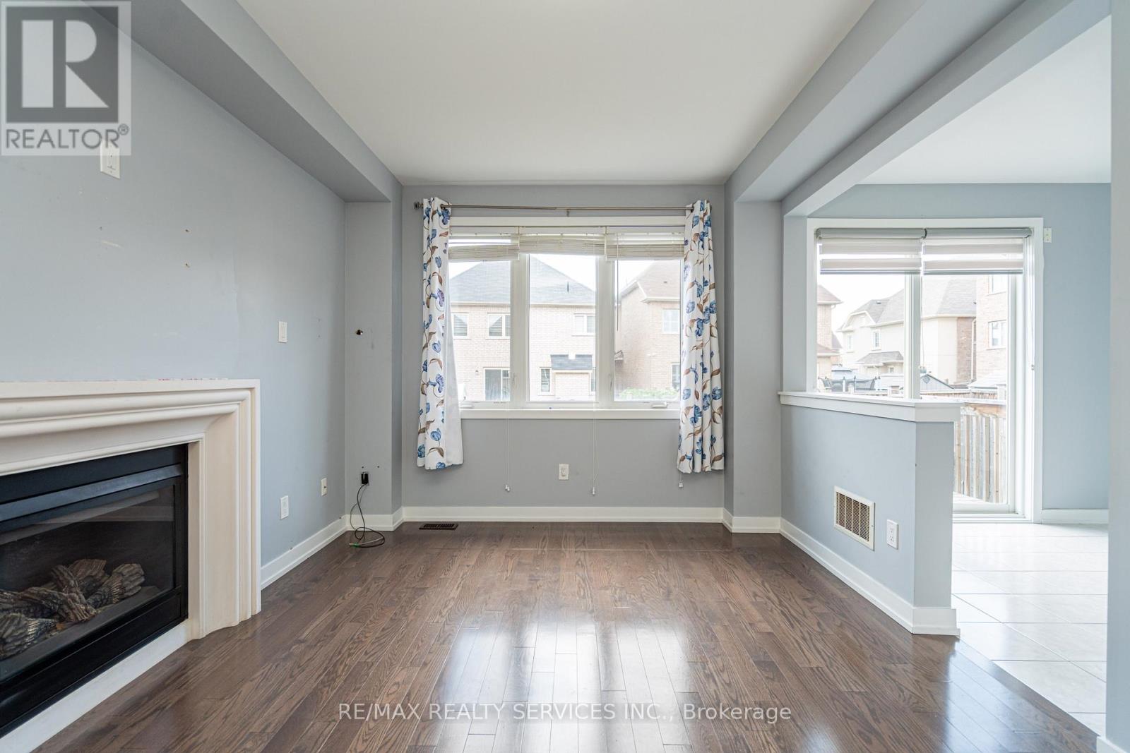 Photo 15 of 11 Villadowns Trail, Brampton ON