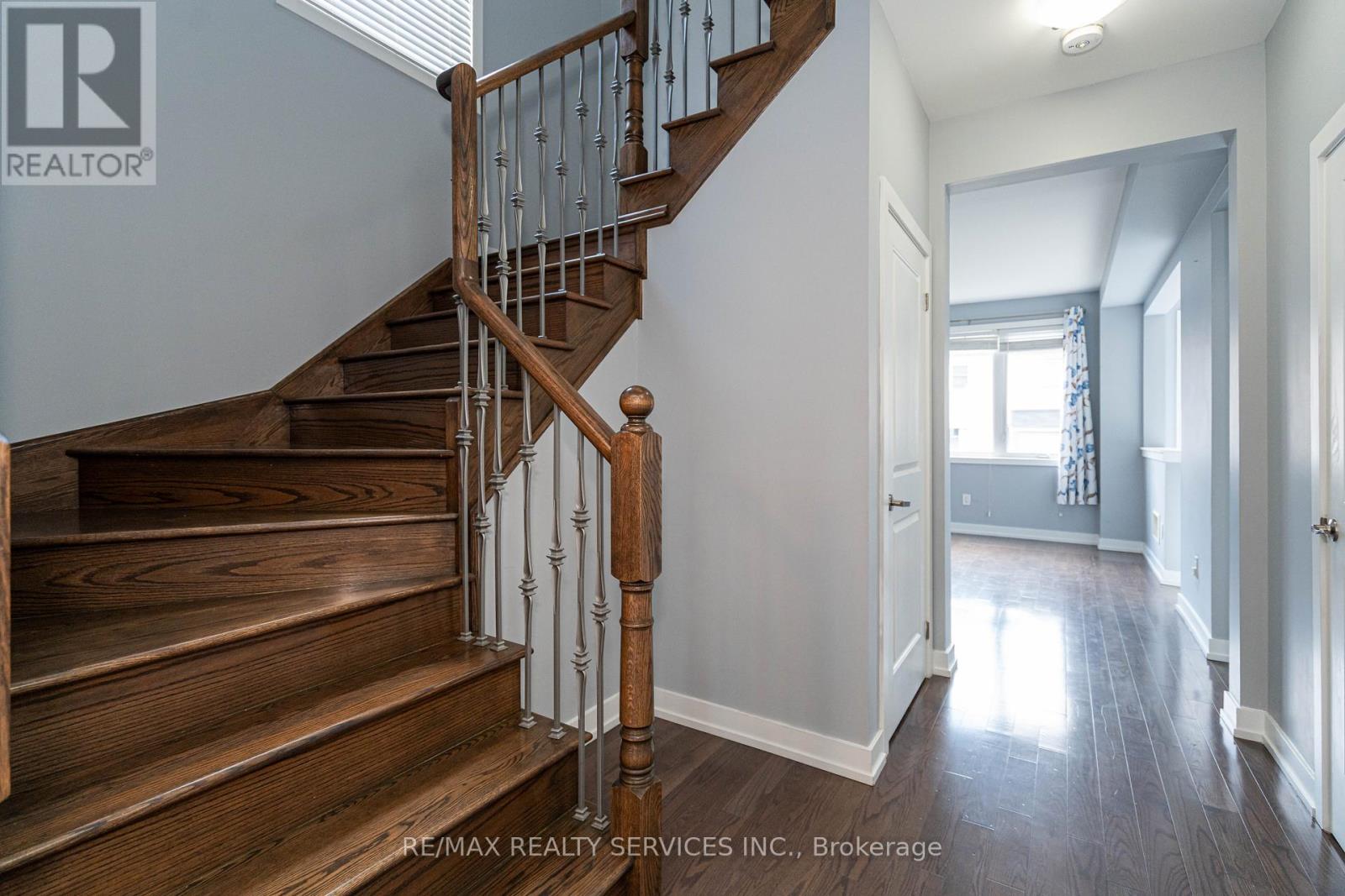Photo 12 of 11 Villadowns Trail, Brampton ON