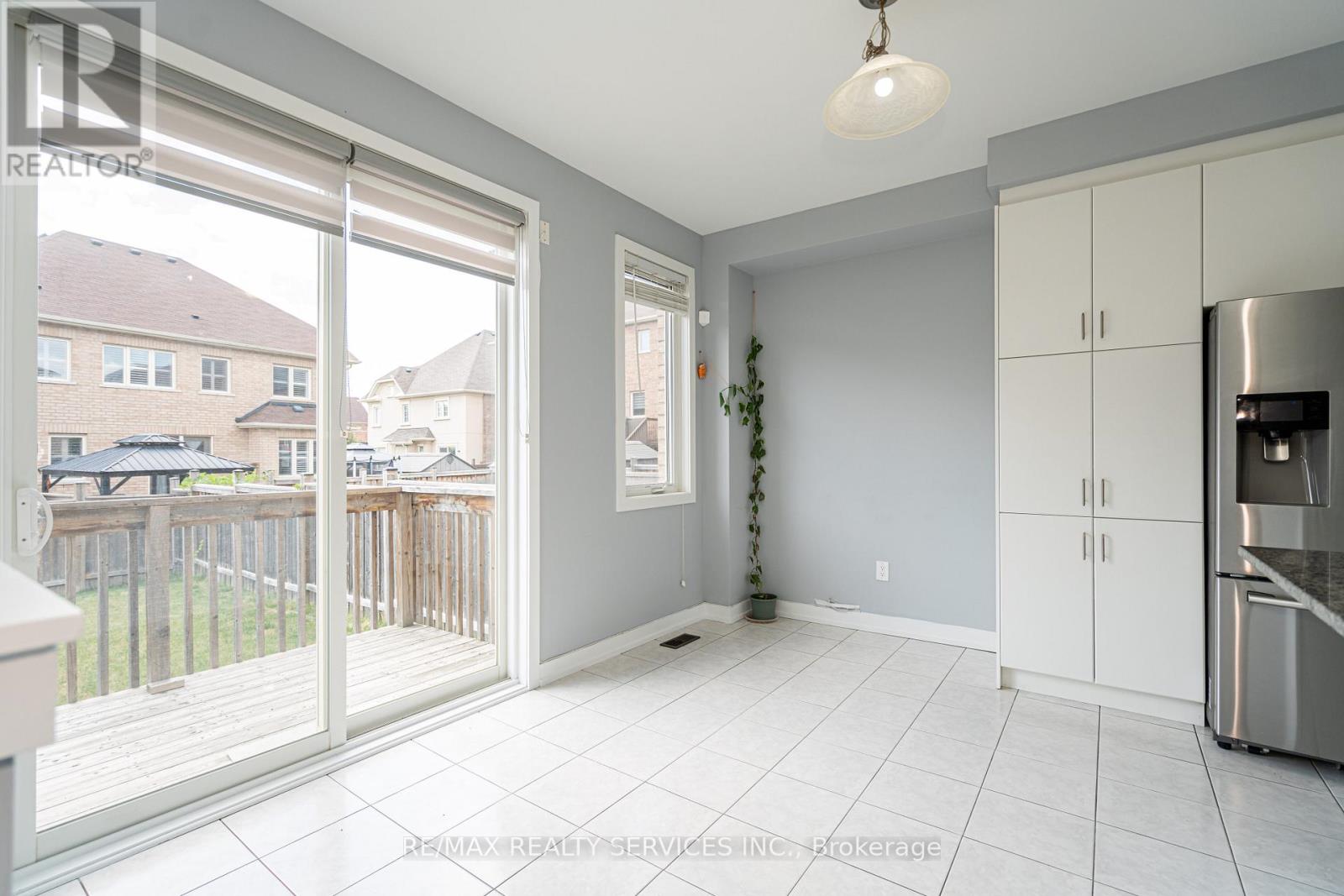 Photo 23 of 11 Villadowns Trail, Brampton ON