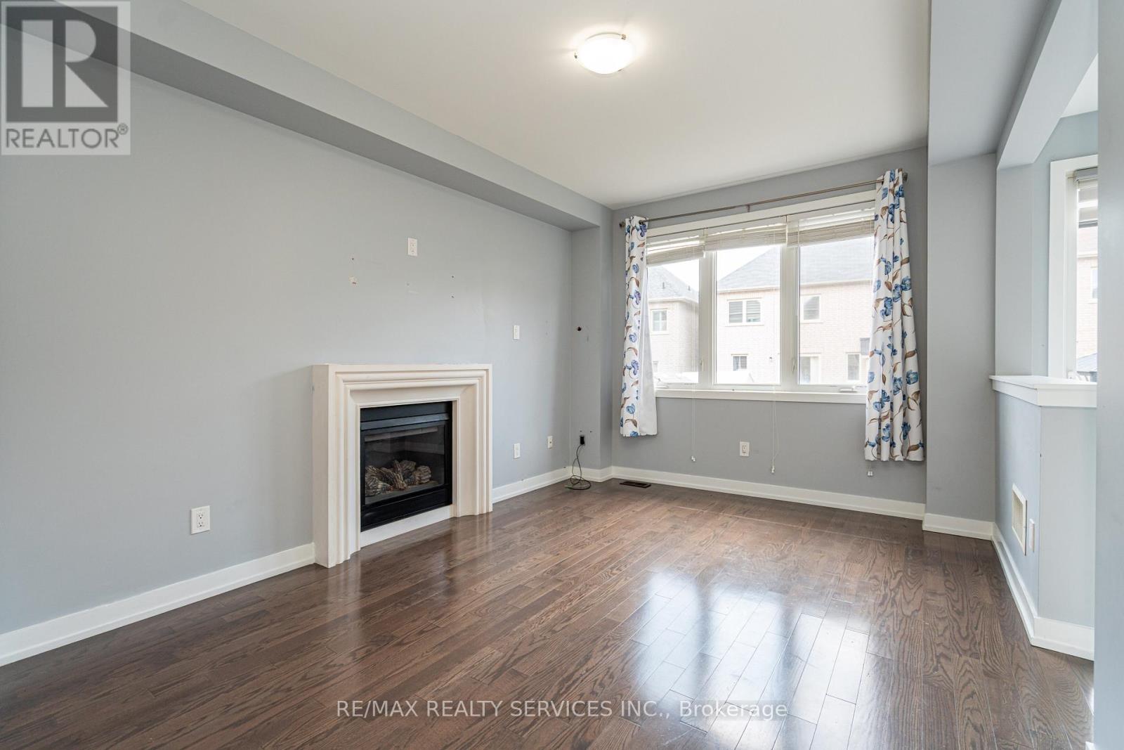 Photo 13 of 11 Villadowns Trail, Brampton ON
