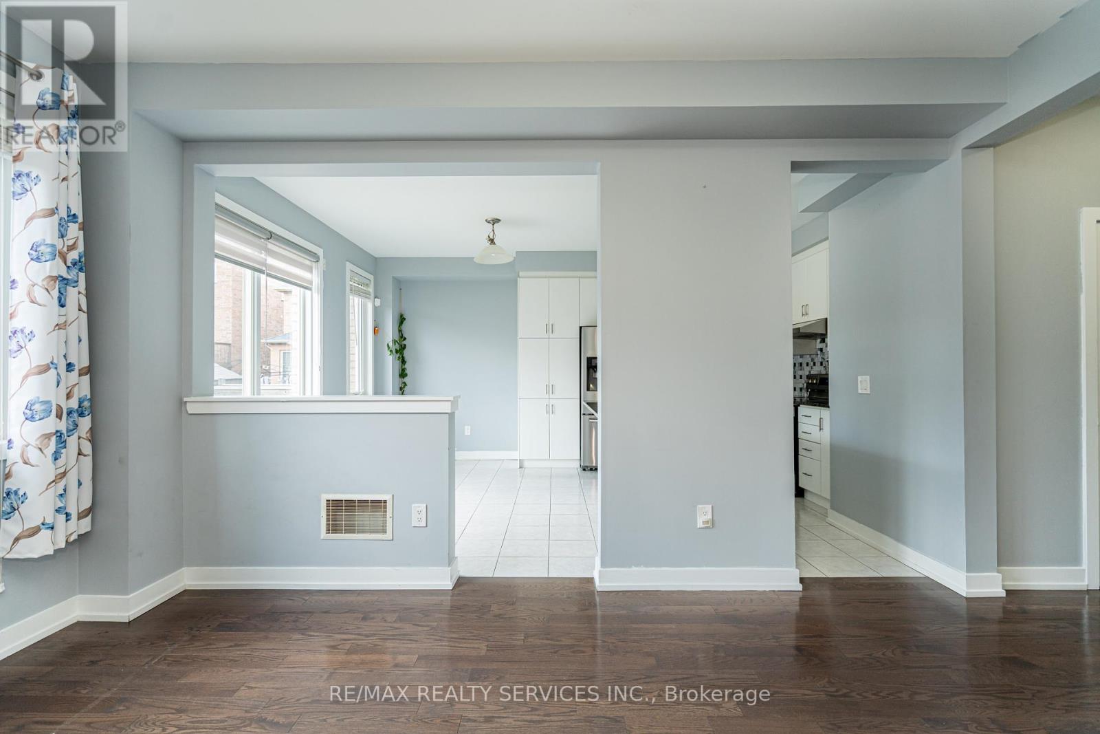 Photo 16 of 11 Villadowns Trail, Brampton ON
