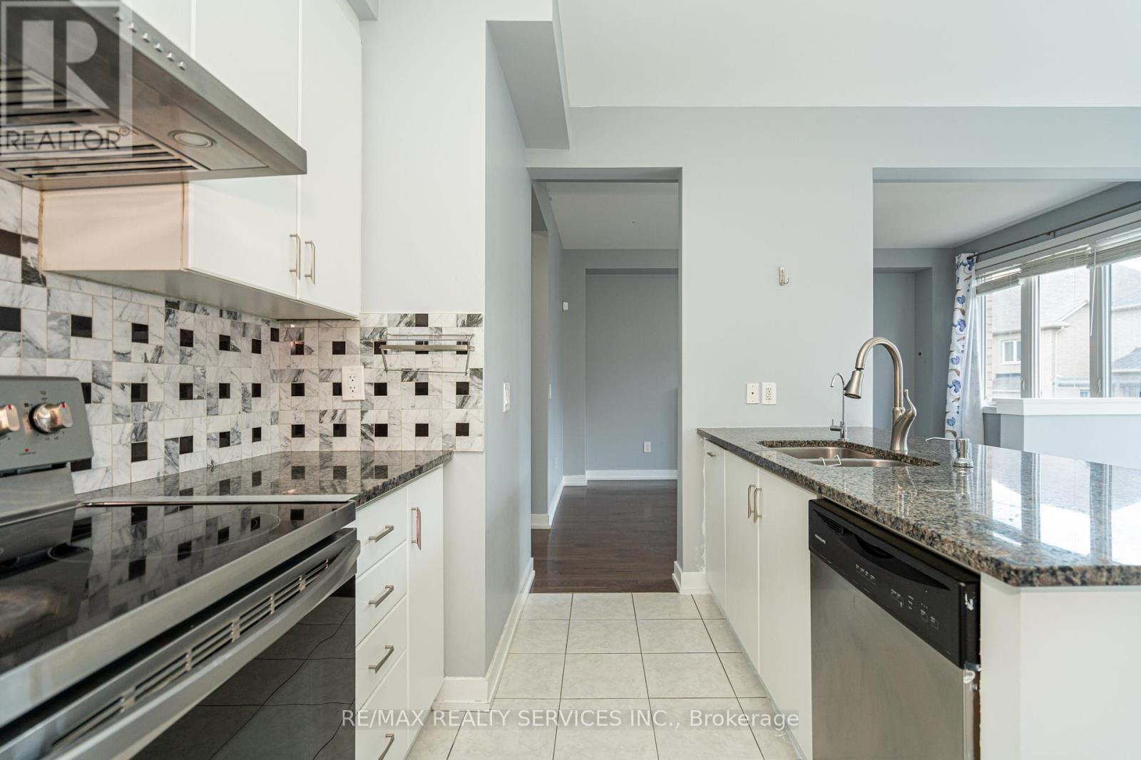 Photo 19 of 11 Villadowns Trail, Brampton ON