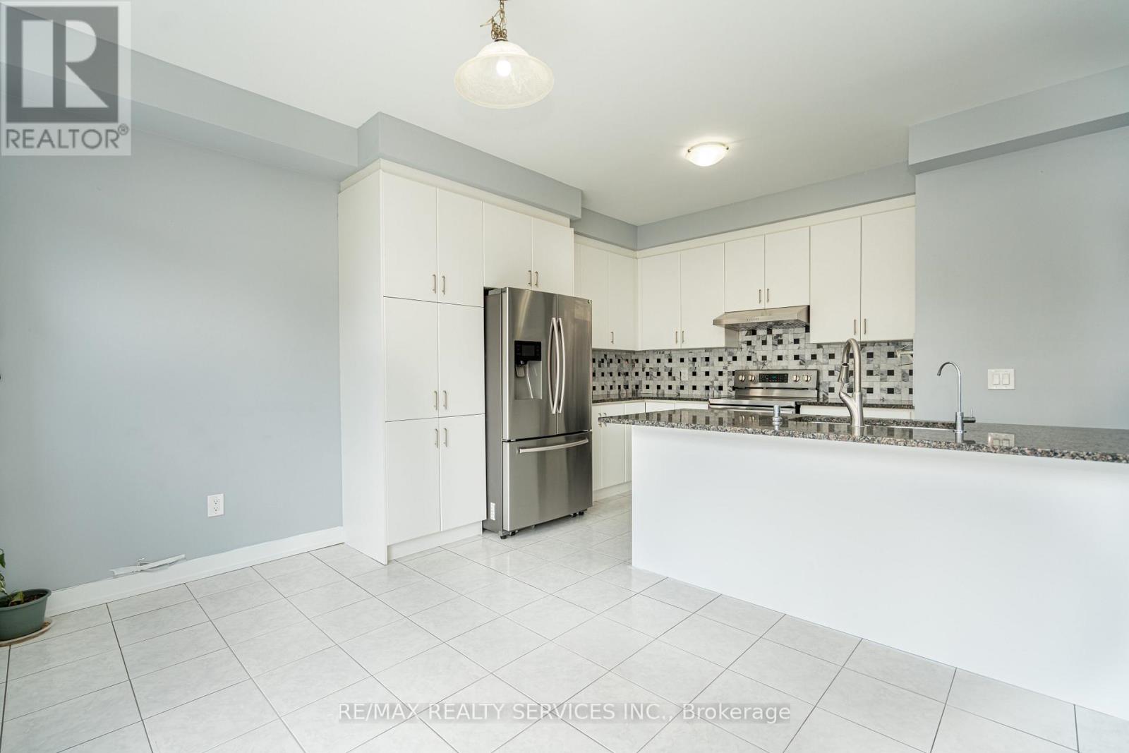 Photo 22 of 11 Villadowns Trail, Brampton ON