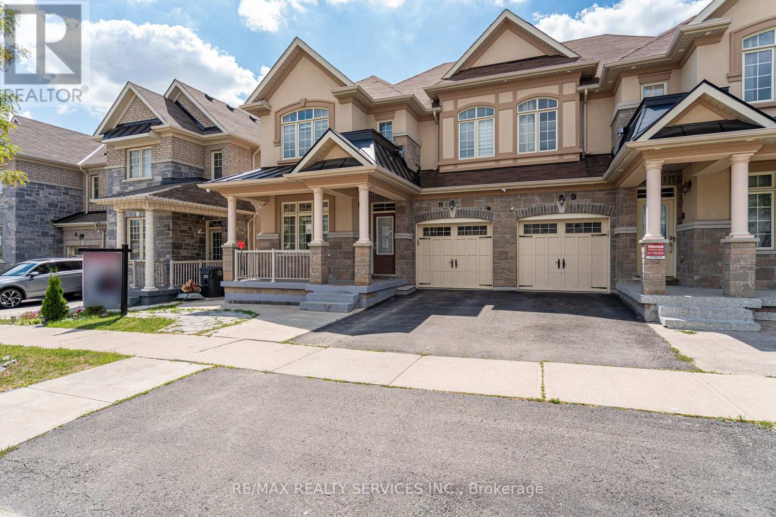 Photo 3 of 11 Villadowns Trail, Brampton ON