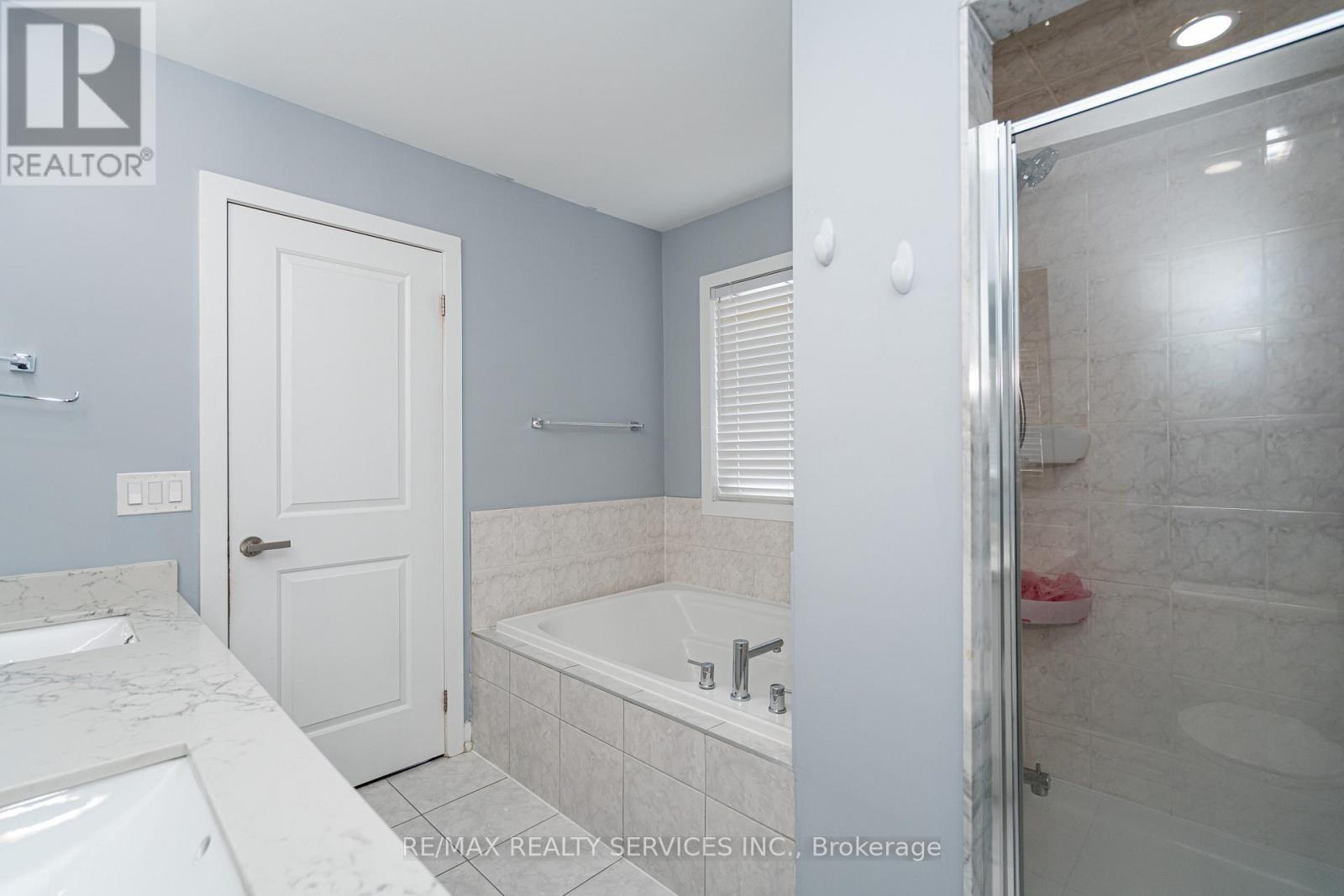 Photo 31 of 11 Villadowns Trail, Brampton ON