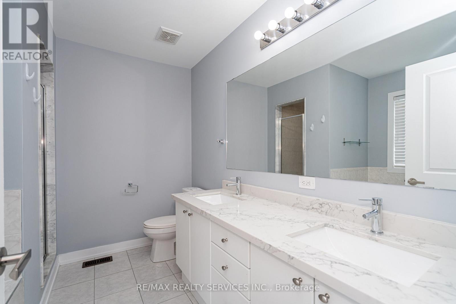 Photo 30 of 11 Villadowns Trail, Brampton ON