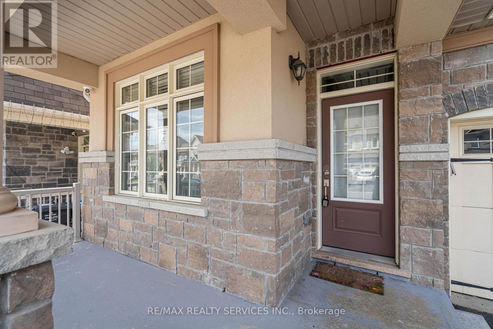 Photo 4 of 11 Villadowns Trail, Brampton ON