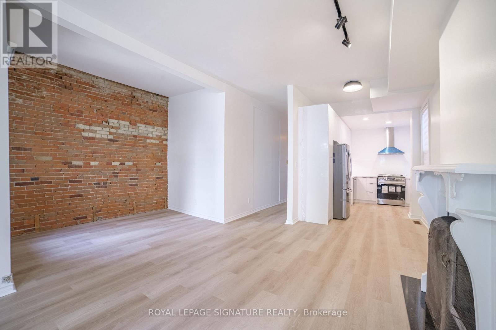 Photo 12 of 2nd 103 Gloucester Street, Toronto ON