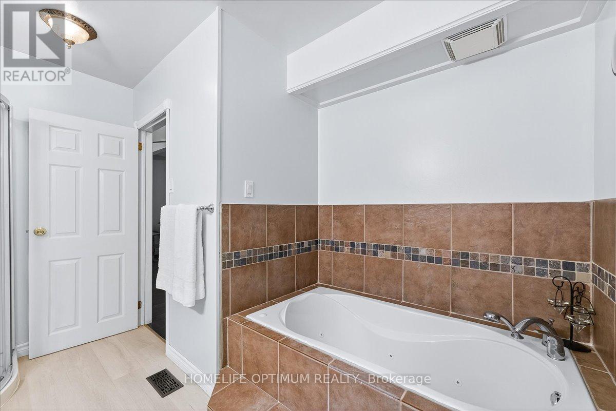 Photo 27 of 788 Muskoka Rd 3 Road N, Huntsville ON