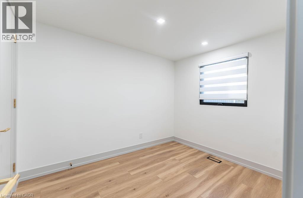 Photo 13 of 174 Roxborough Avenue Unit Upper, Hamilton ON