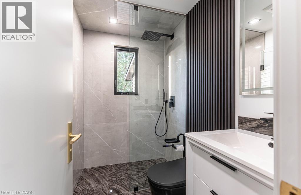 Photo 14 of 174 Roxborough Avenue Unit Upper, Hamilton ON