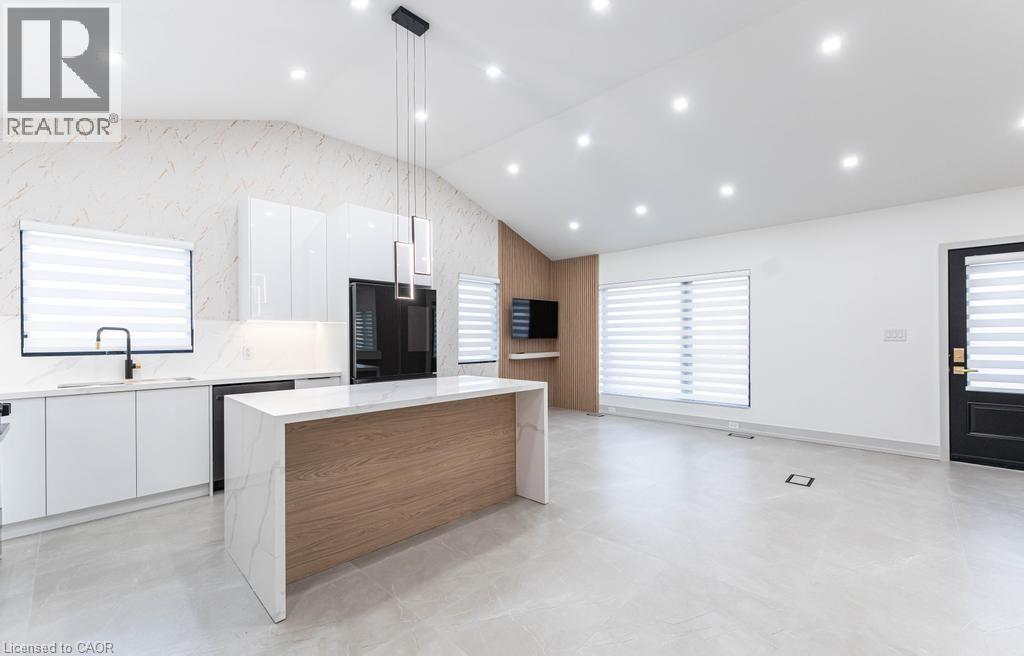 Photo 4 of 174 Roxborough Avenue Unit Upper, Hamilton ON