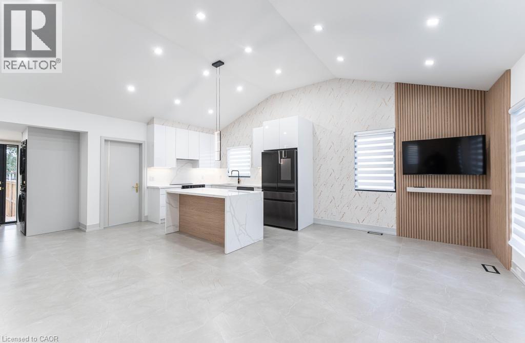 Photo 5 of 174 Roxborough Avenue Unit Upper, Hamilton ON