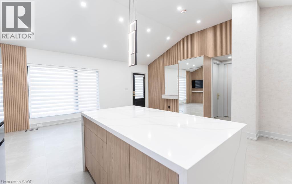 Photo 9 of 174 Roxborough Avenue Unit Upper, Hamilton ON