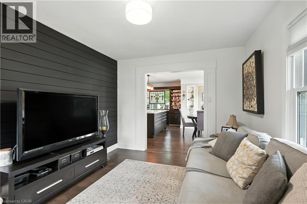 Photo 31 of 30 Elgin Street, Waterdown ON