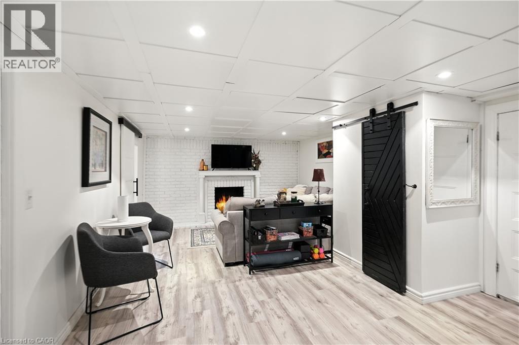 Photo 11 of 30 Elgin Street, Waterdown ON