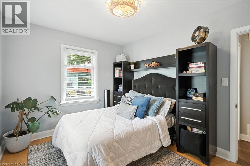 Photo 41 of 30 Elgin Street, Waterdown ON