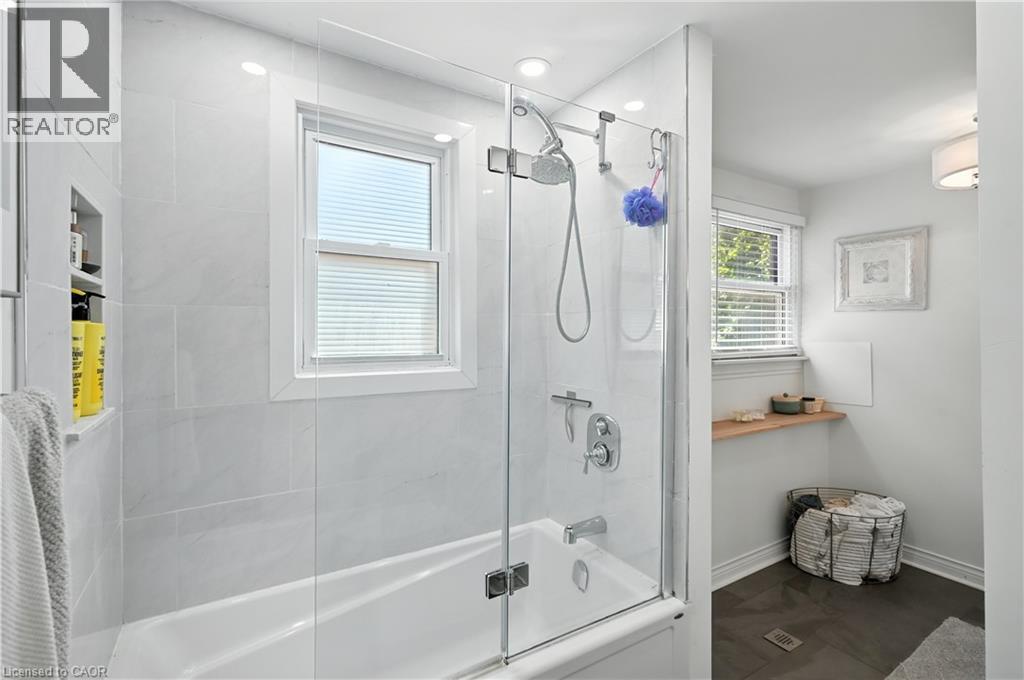 Photo 8 of 30 Elgin Street, Waterdown ON