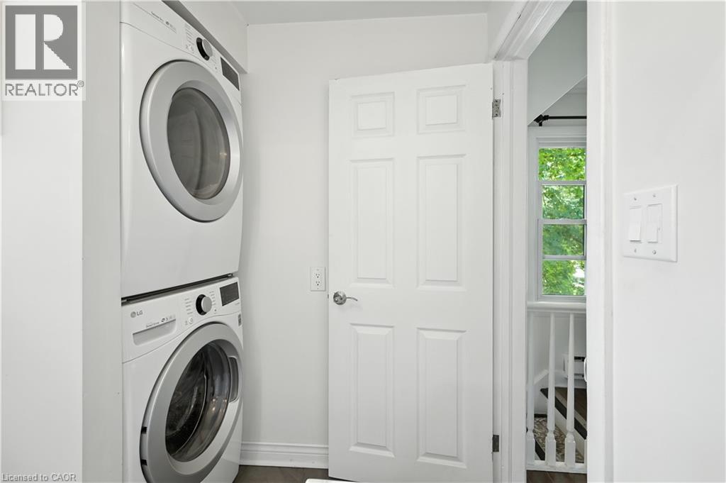 Photo 4 of 30 Elgin Street, Waterdown ON
