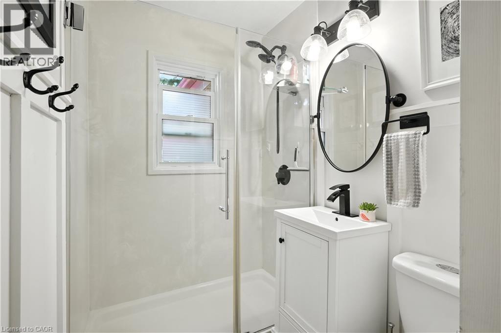 Photo 17 of 30 Elgin Street, Waterdown ON