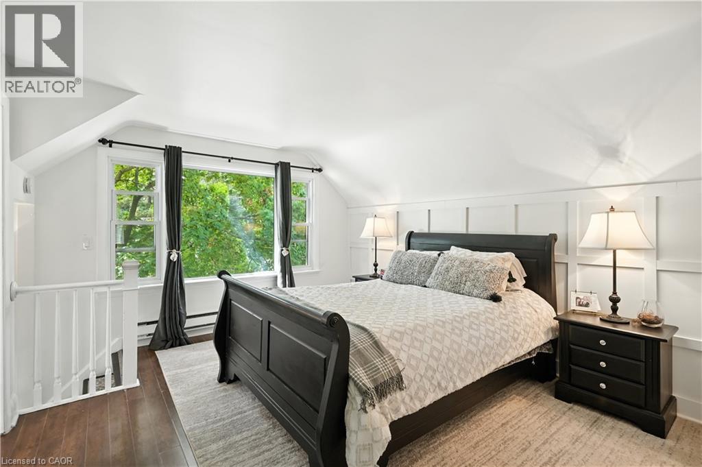 Photo 26 of 30 Elgin Street, Waterdown ON