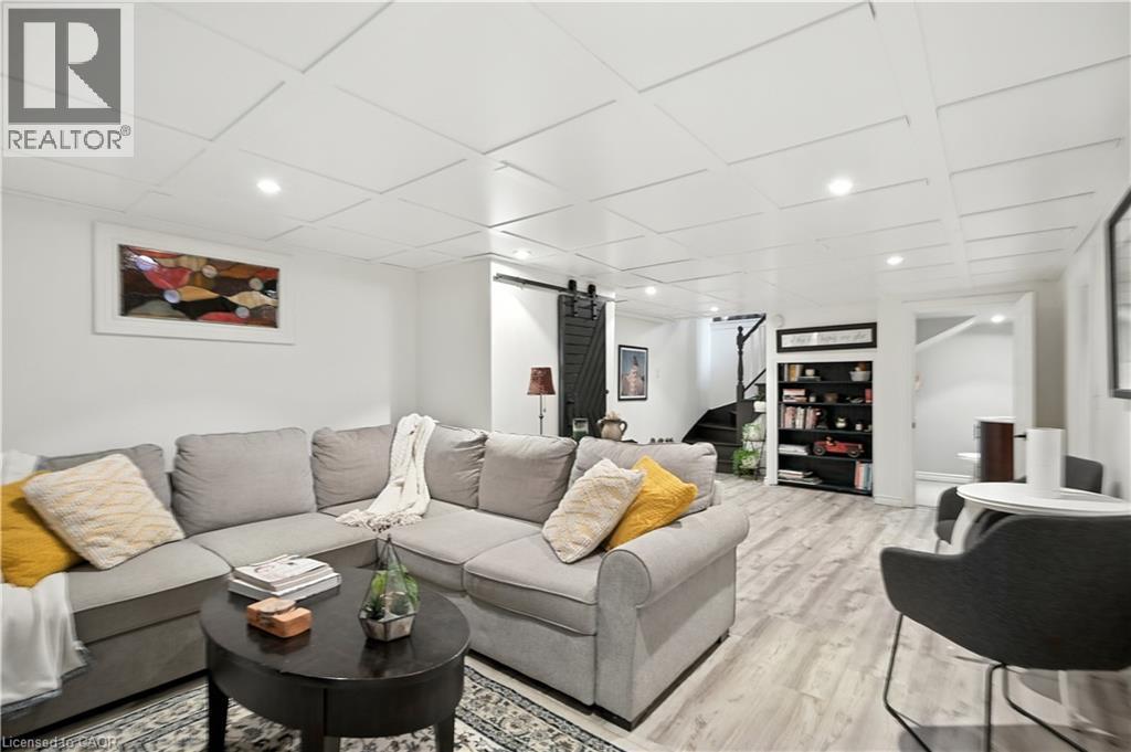 Photo 24 of 30 Elgin Street, Waterdown ON