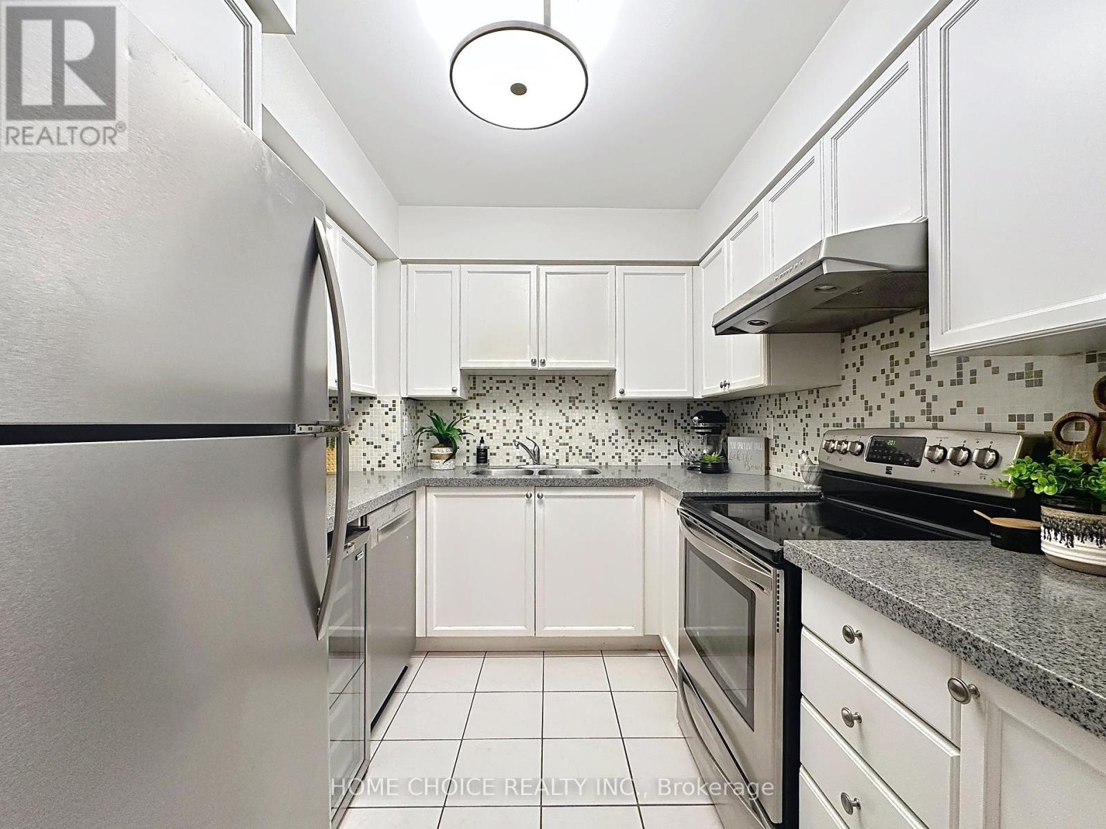 Photo 13 of 215 28 Empress Avenue, Toronto ON