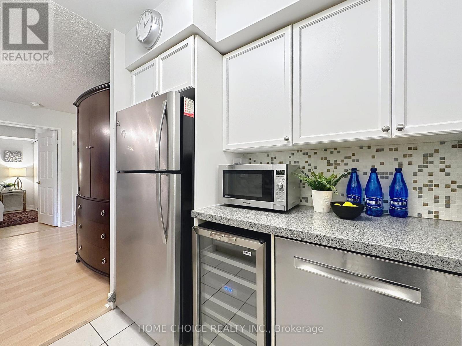 Photo 14 of 215 28 Empress Avenue, Toronto ON