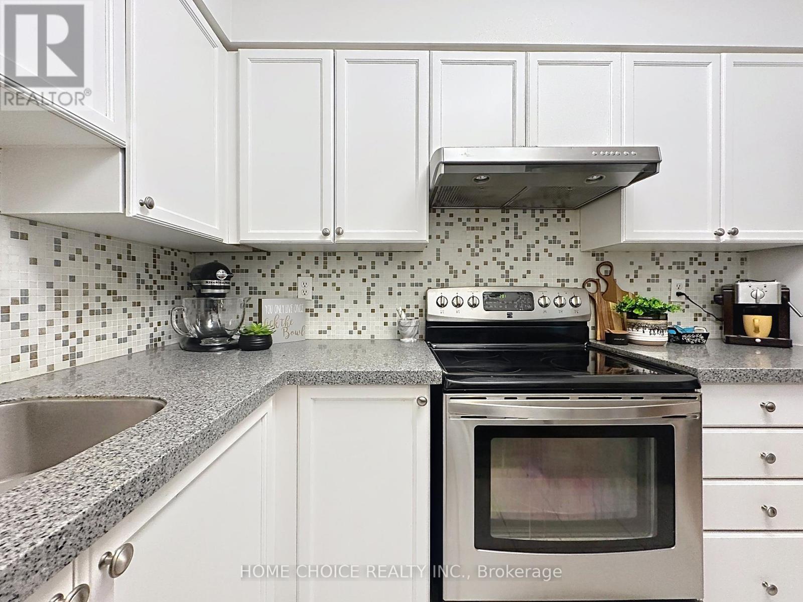 Photo 15 of 215 28 Empress Avenue, Toronto ON