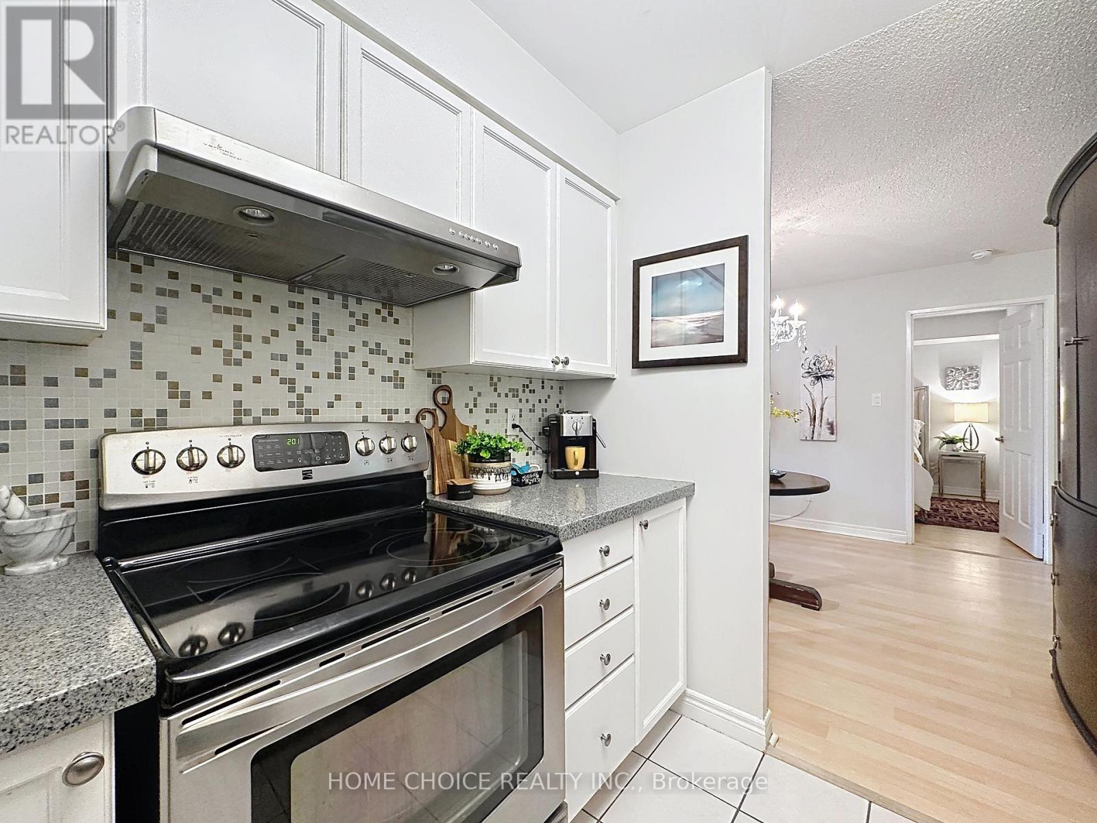Photo 16 of 215 28 Empress Avenue, Toronto ON
