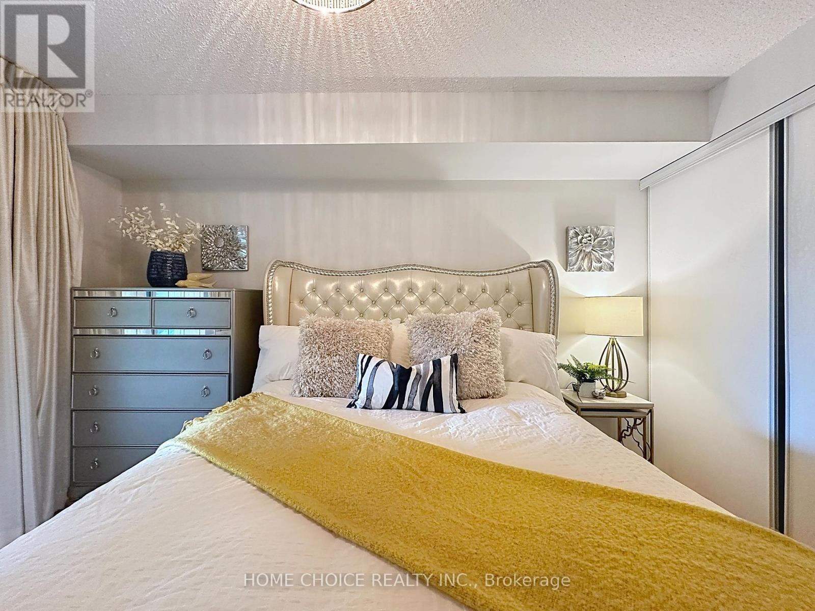 Photo 17 of 215 28 Empress Avenue, Toronto ON