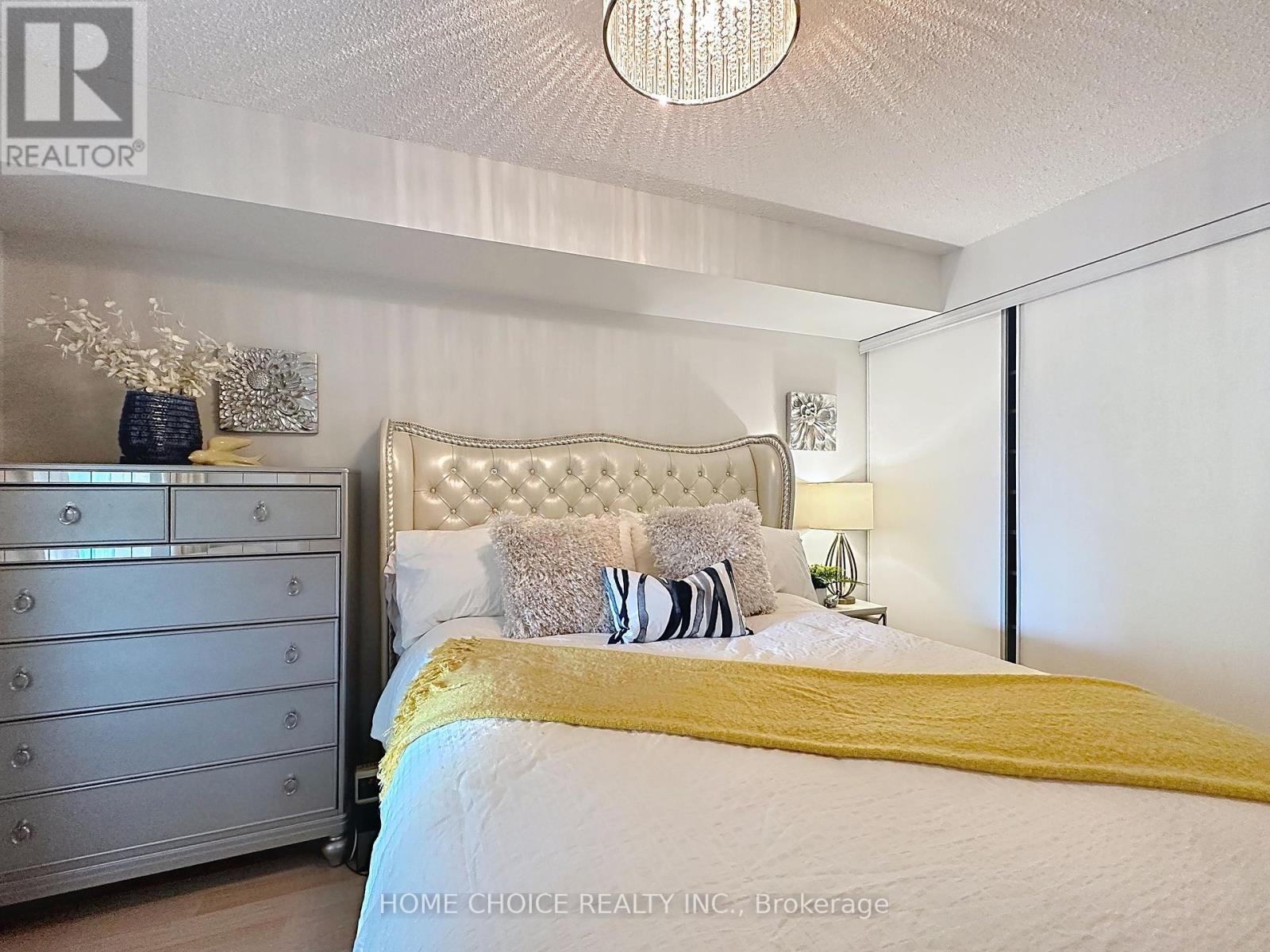 Photo 19 of 215 28 Empress Avenue, Toronto ON