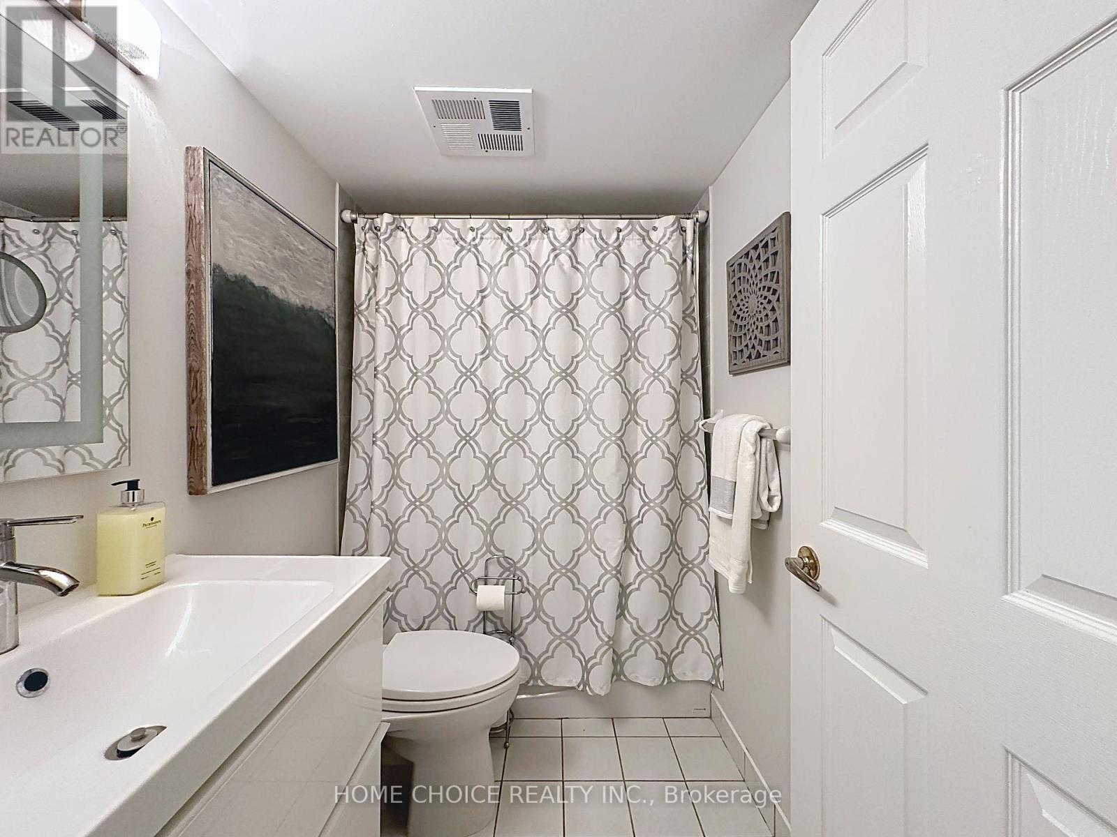 Photo 22 of 215 28 Empress Avenue, Toronto ON