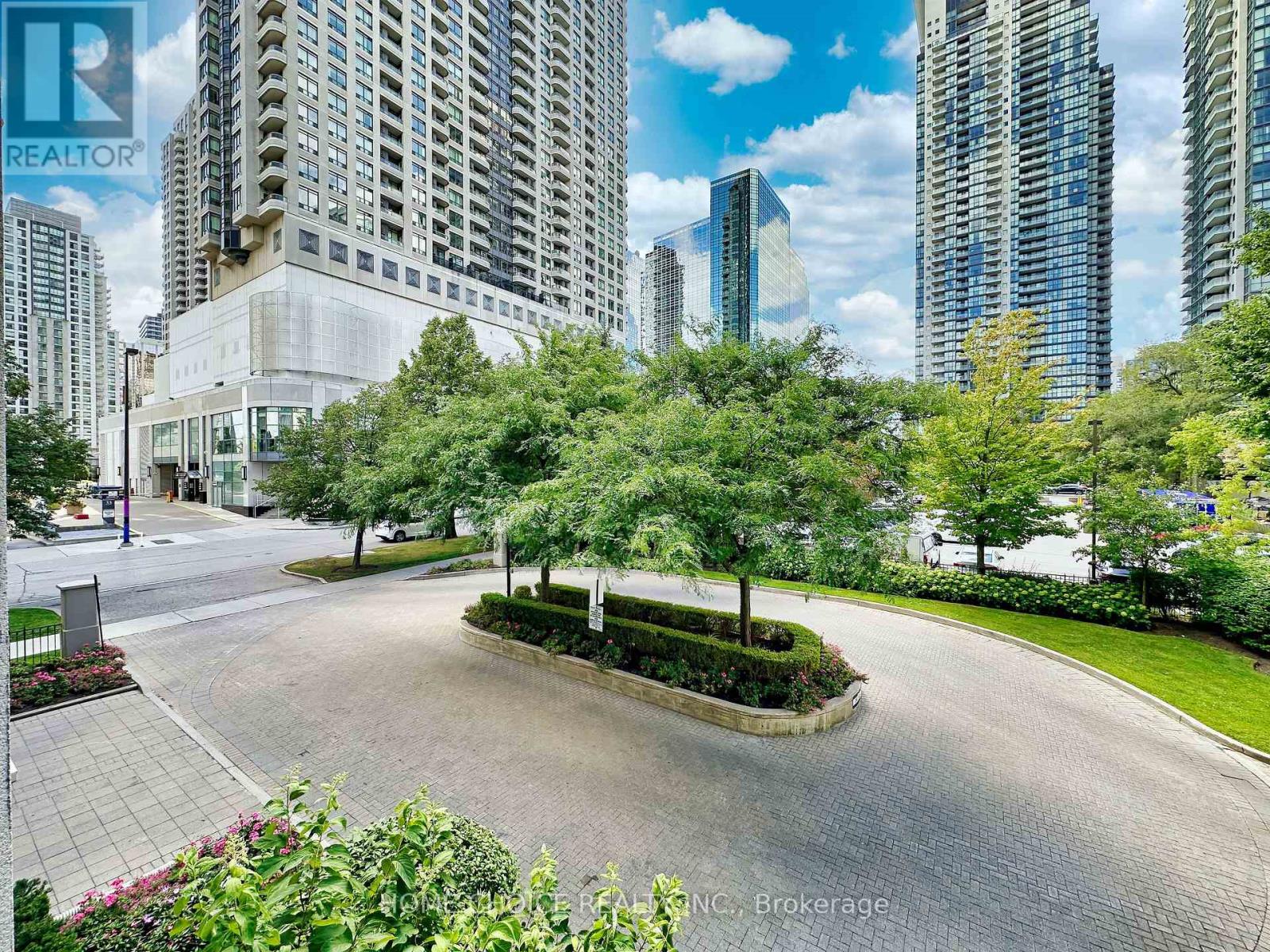 Photo 44 of 215 28 Empress Avenue, Toronto ON