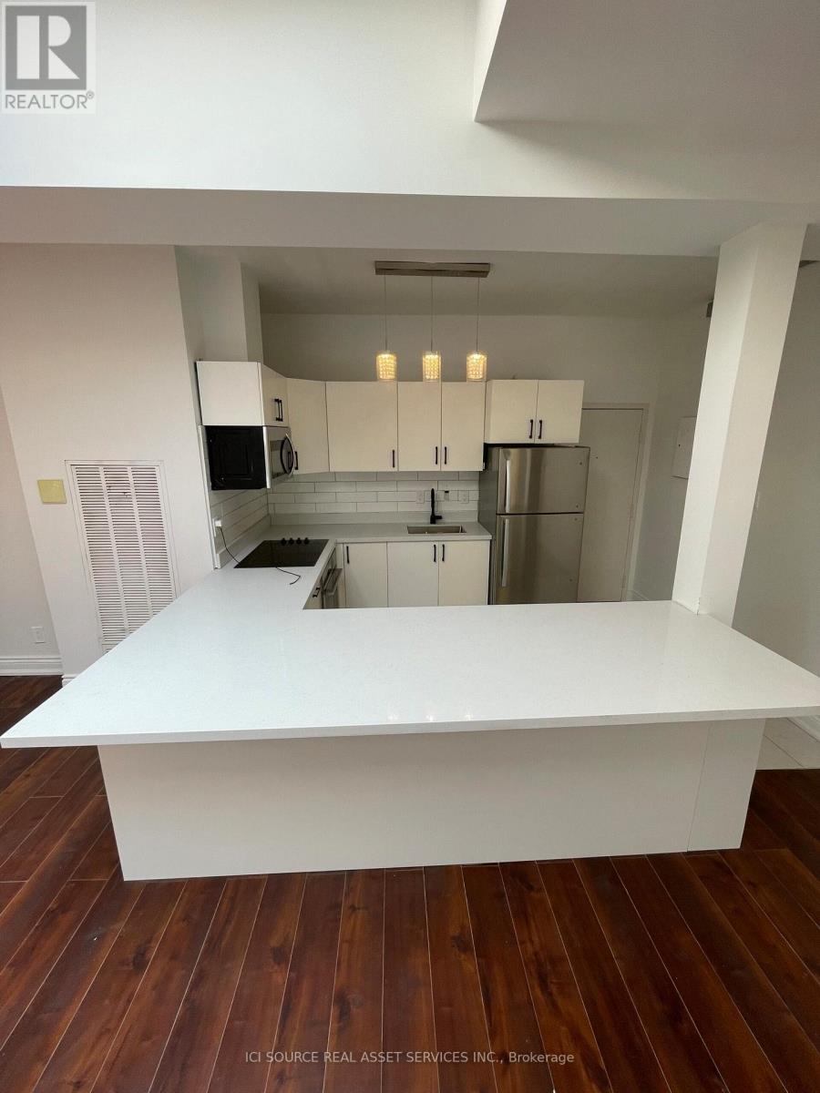 Photo 1 of 4 754 Queen Street E, Toronto ON