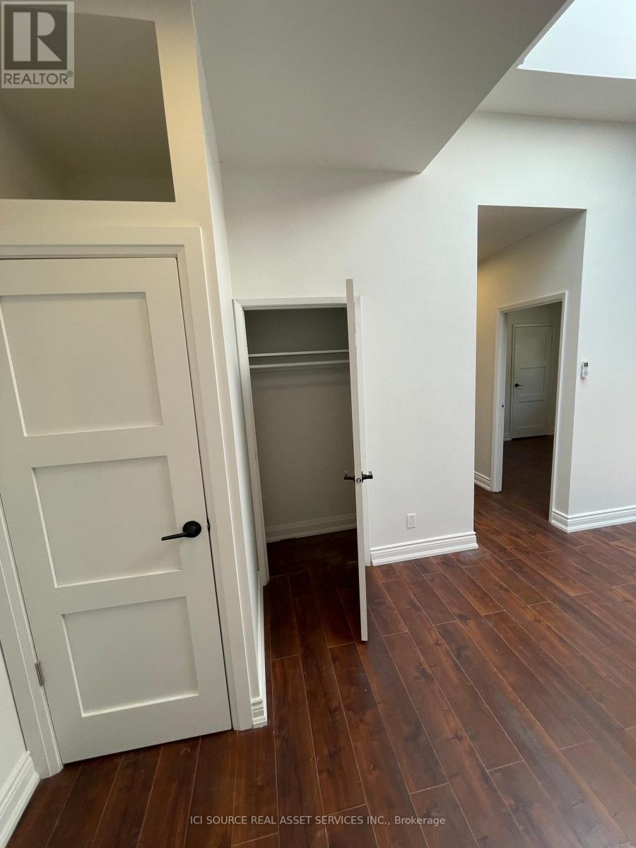 Photo 11 of 4 754 Queen Street E, Toronto ON
