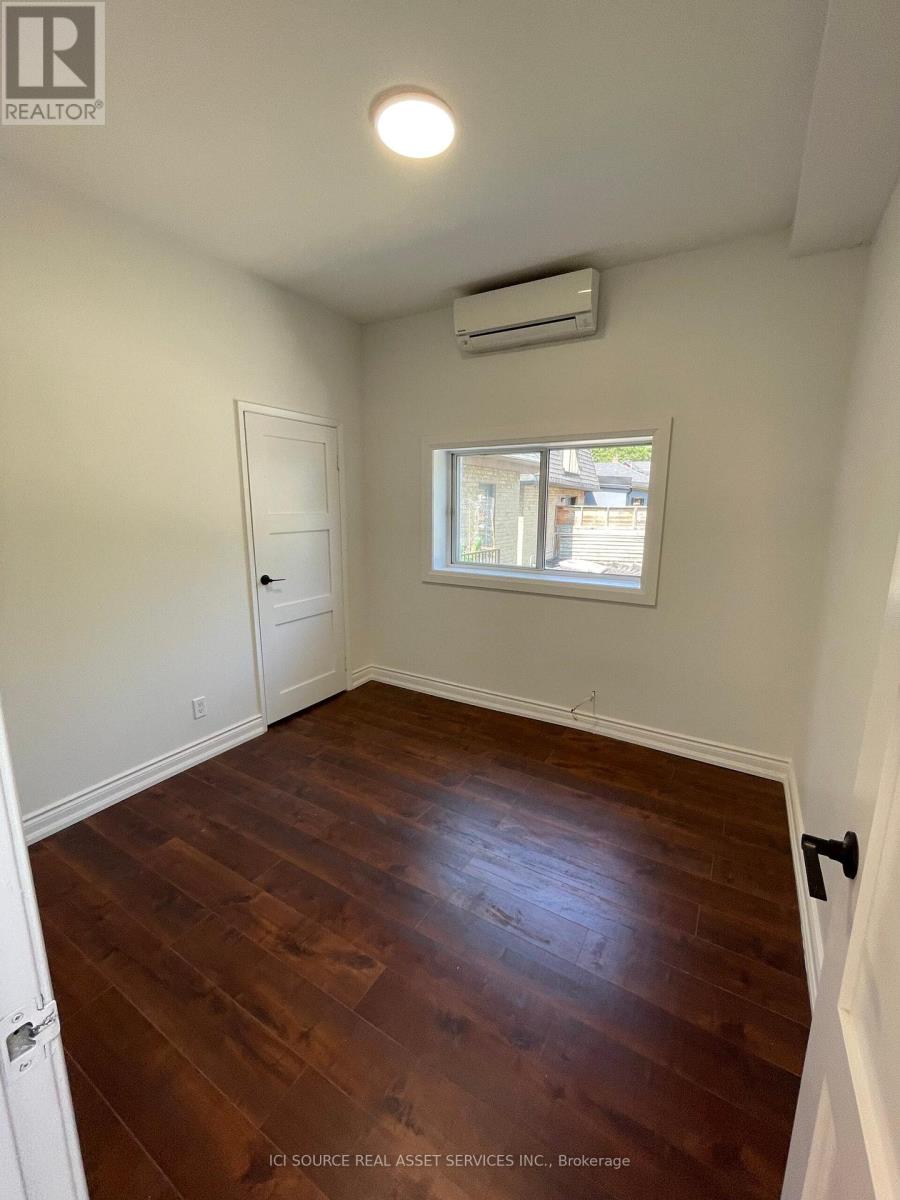 Photo 18 of 4 754 Queen Street E, Toronto ON