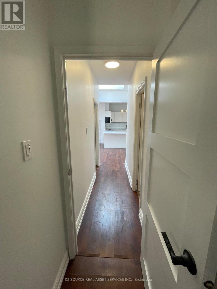 Photo 21 of 4 754 Queen Street E, Toronto ON