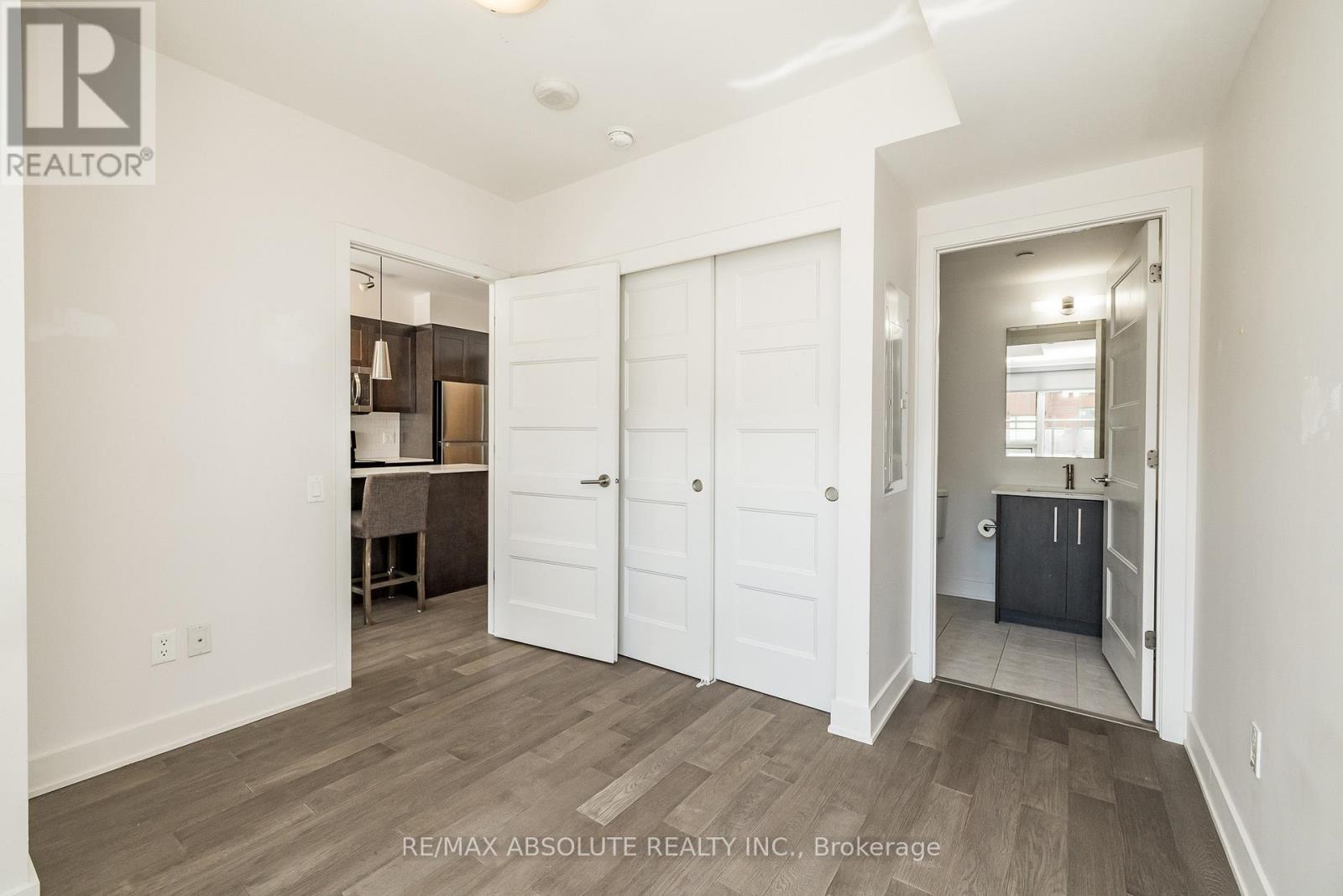 Photo 2 of 209 411 Mackay Street, Ottawa ON