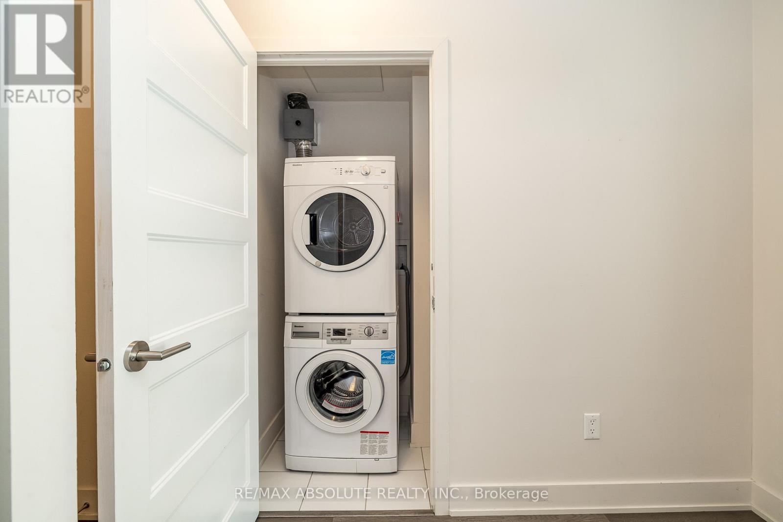 Photo 18 of 209 411 Mackay Street, Ottawa ON
