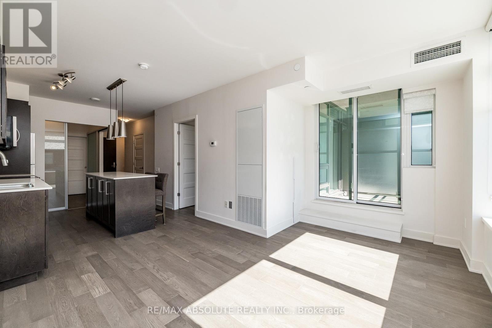 Photo 10 of 209 411 Mackay Street, Ottawa ON