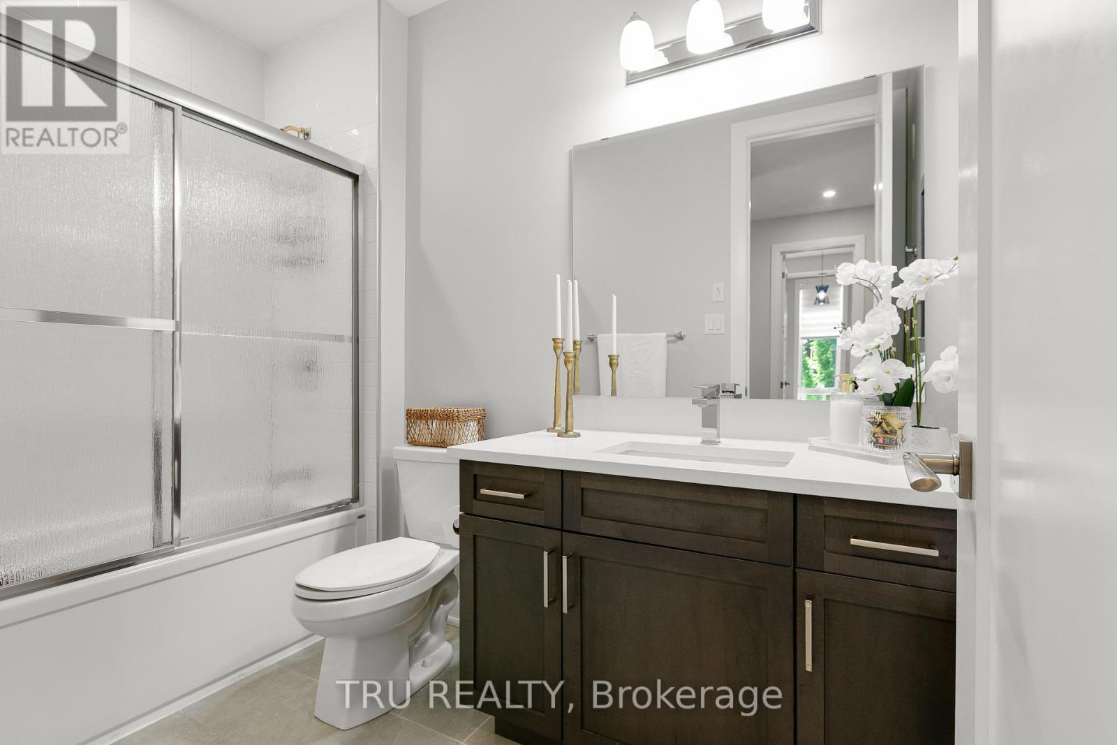 Photo 10 of 102 100 Cortile Private N, Ottawa ON