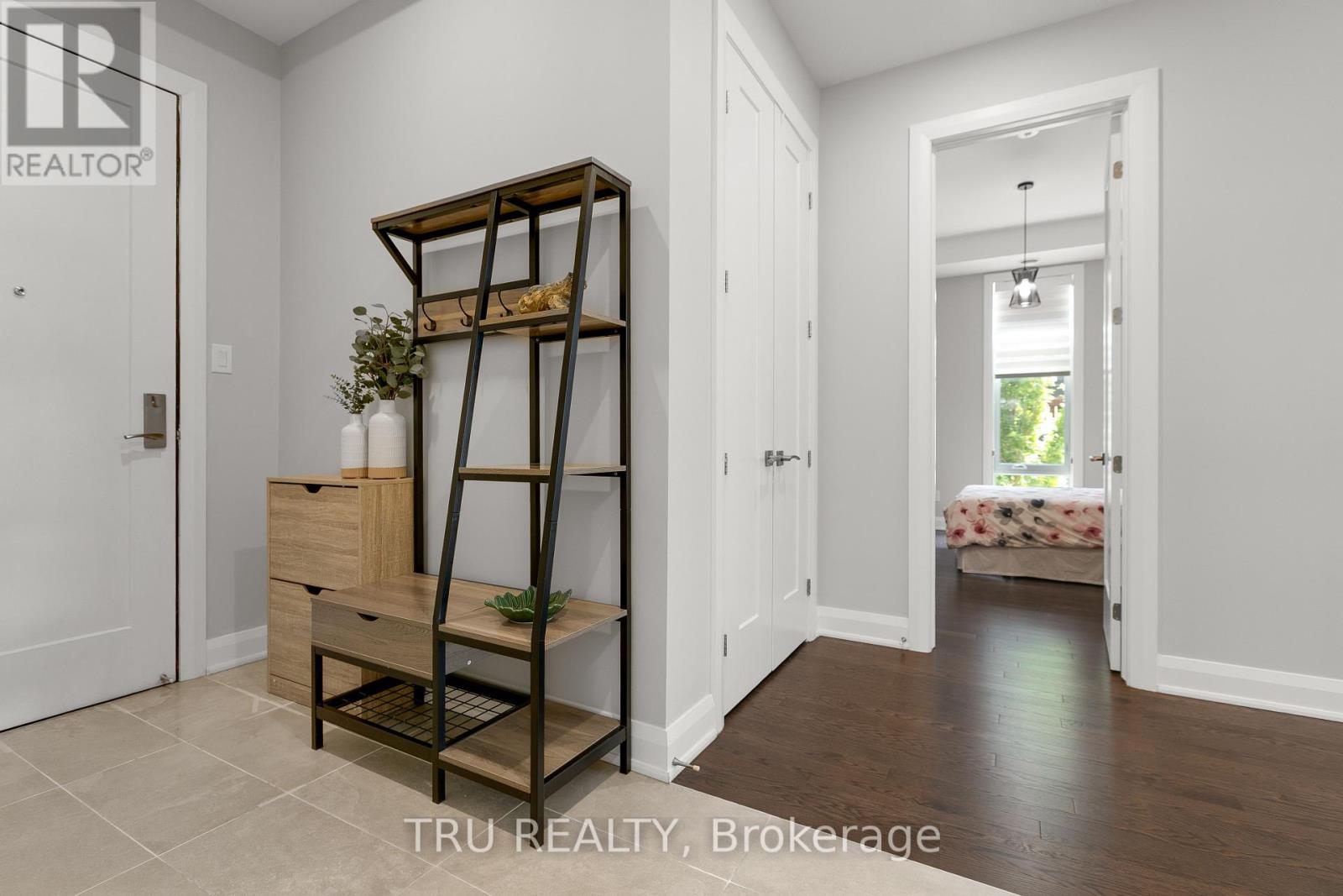 Photo 11 of 102 100 Cortile Private N, Ottawa ON