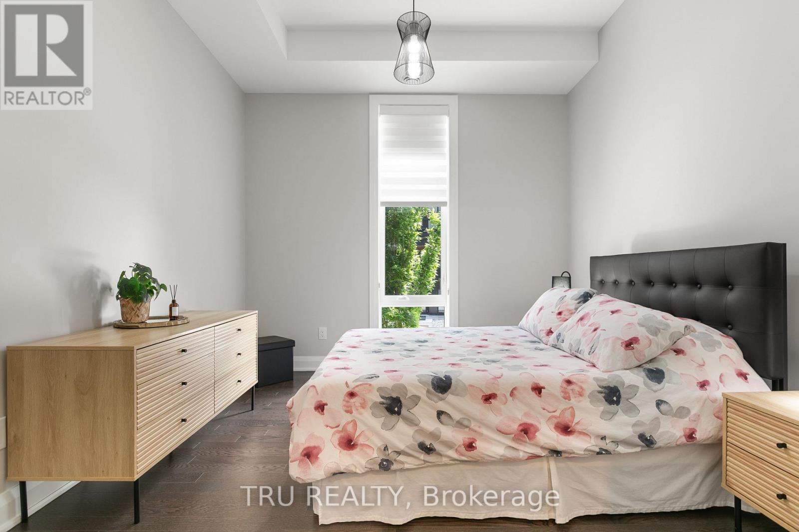 Photo 12 of 102 100 Cortile Private N, Ottawa ON