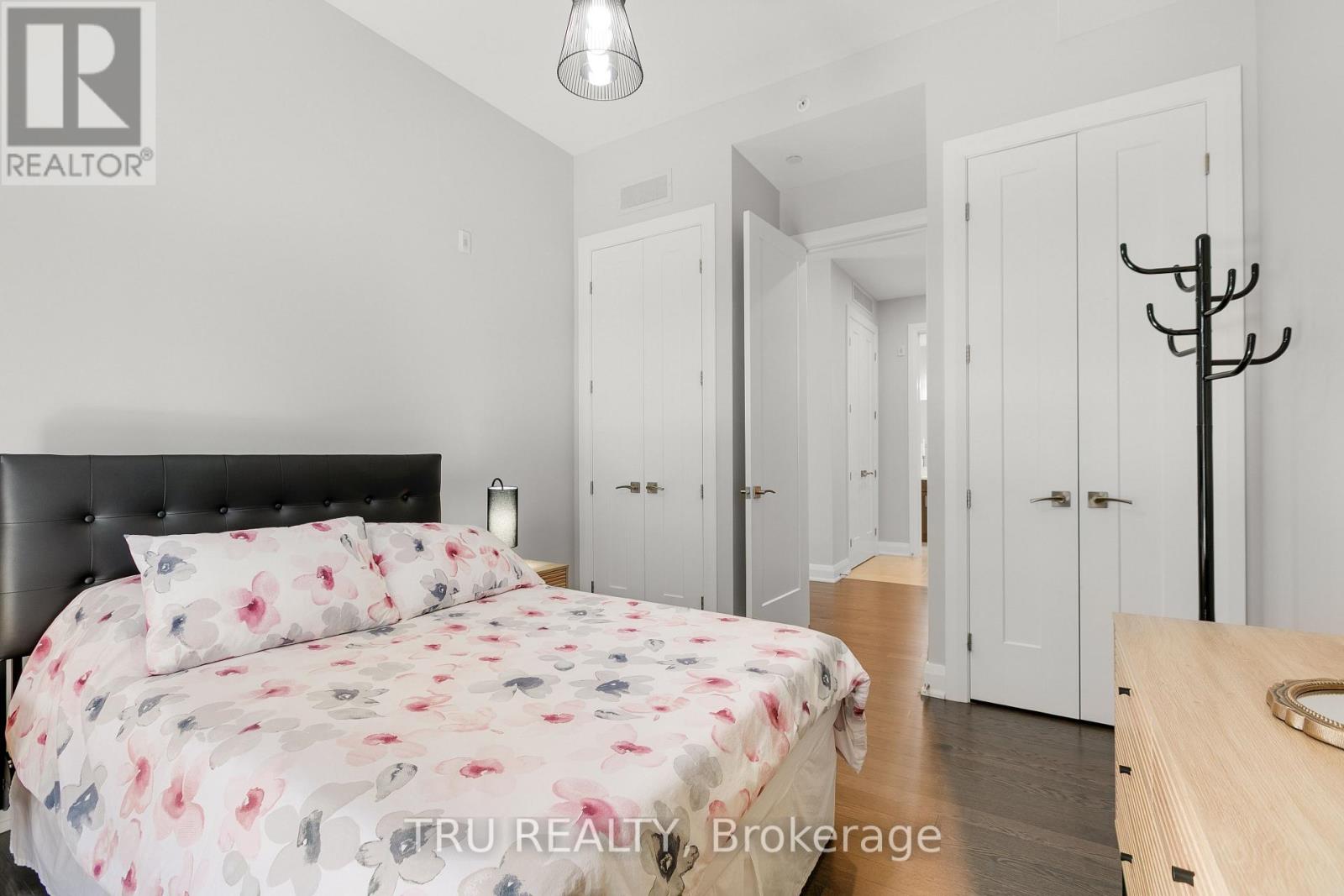 Photo 13 of 102 100 Cortile Private N, Ottawa ON