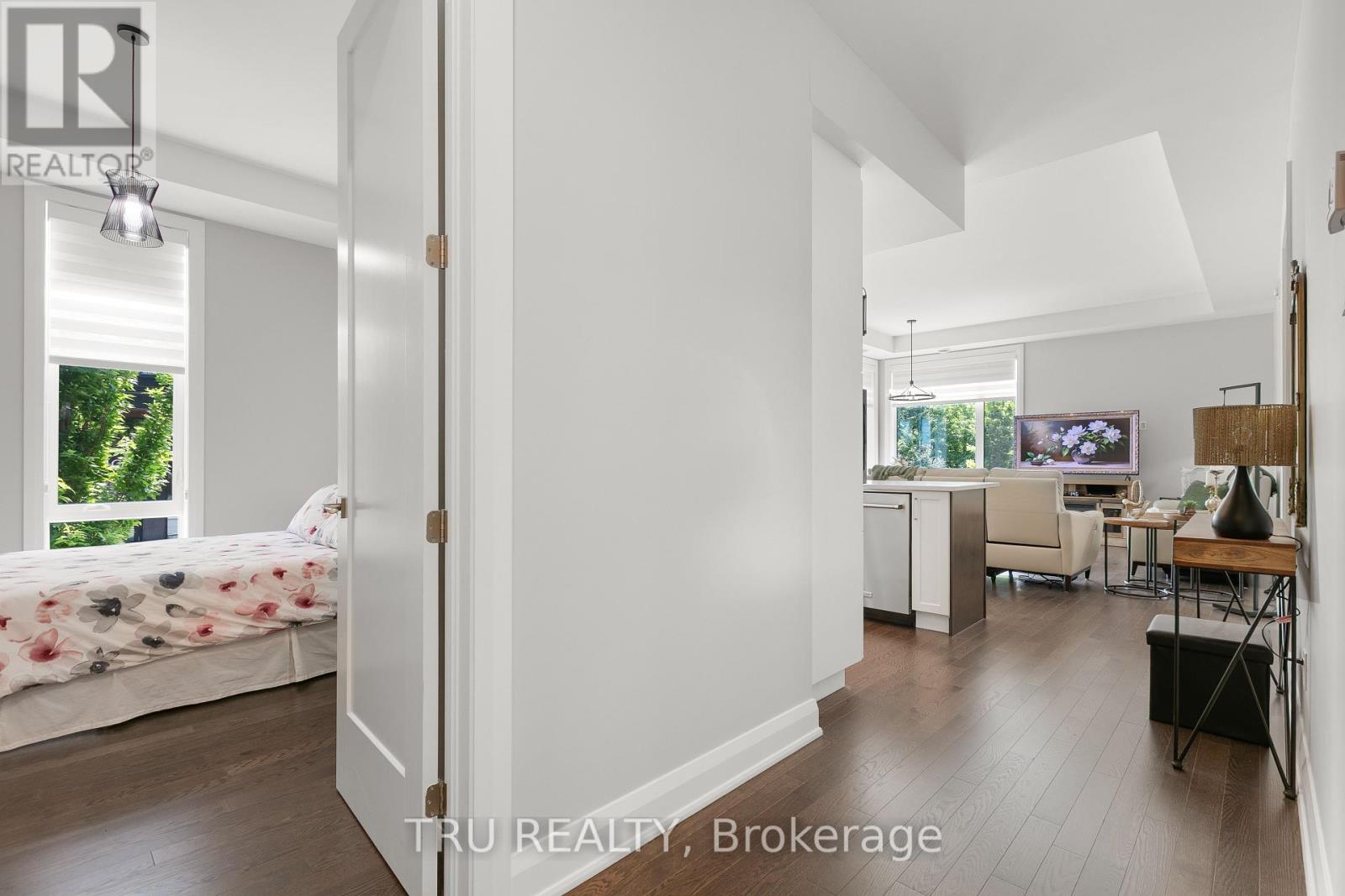 Photo 14 of 102 100 Cortile Private N, Ottawa ON