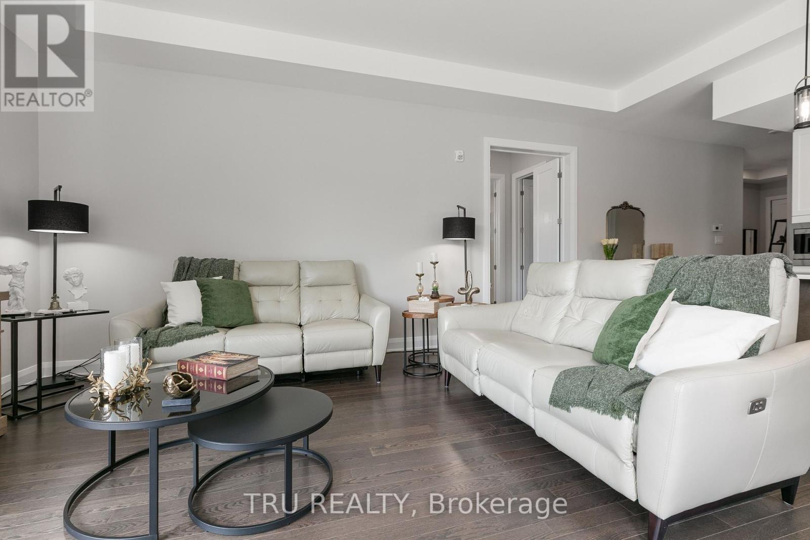 Photo 25 of 102 100 Cortile Private N, Ottawa ON
