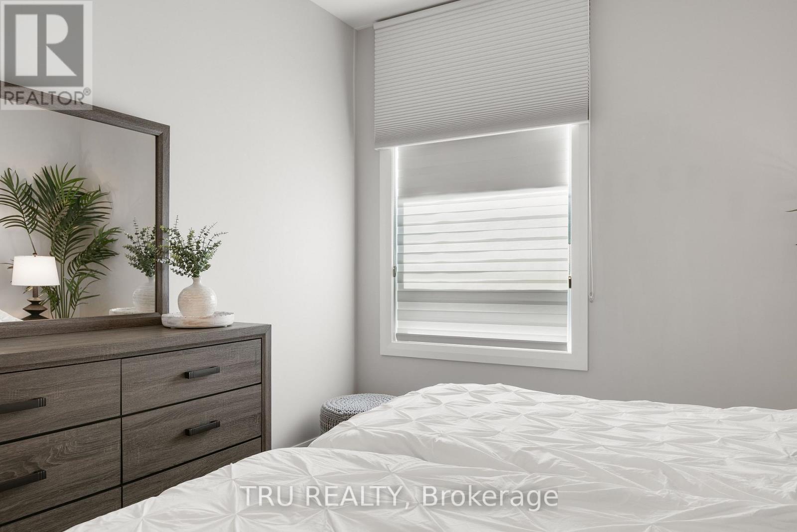 Photo 35 of 102 100 Cortile Private N, Ottawa ON